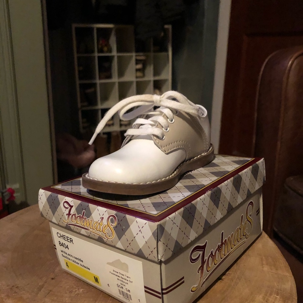 Like new, tan/white
